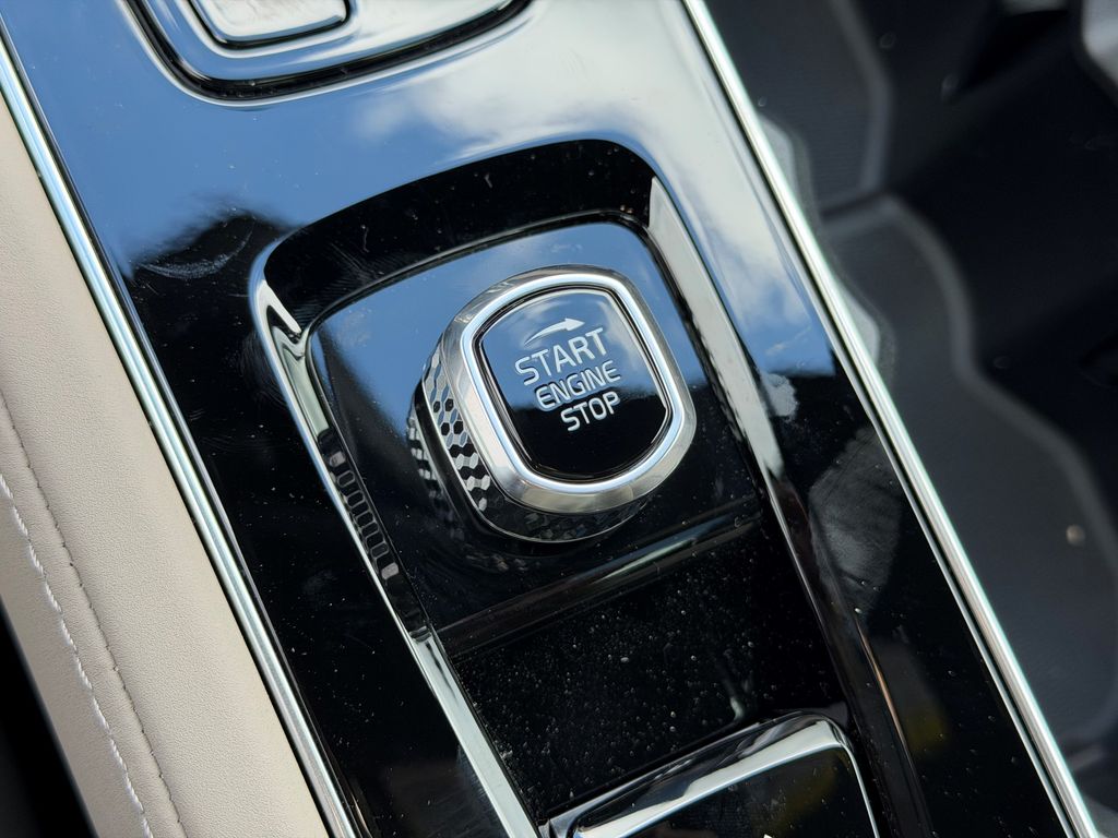 2026 Volvo XC90 Plus - Photo 28