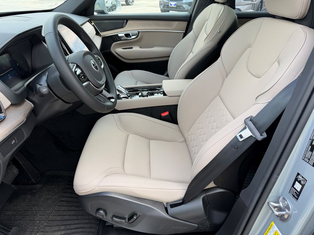 2026 Volvo XC90 Plus - Photo 16