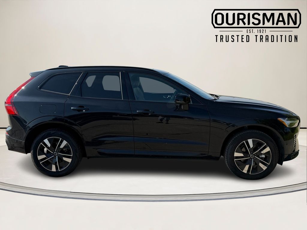 2026 Volvo XC60 Plus - Photo 2