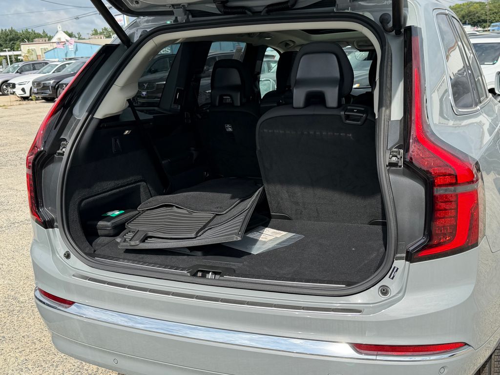 2026 Volvo XC90 Plus - Photo 13