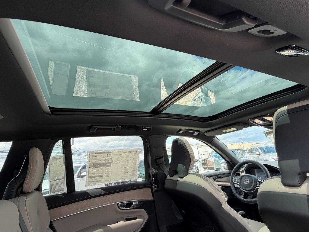 2026 Volvo XC90 Plus - Photo 9