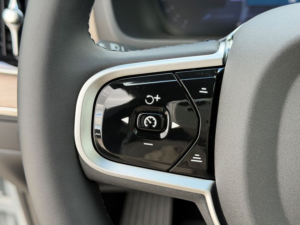 2026 Volvo XC90 Plus - Photo 18