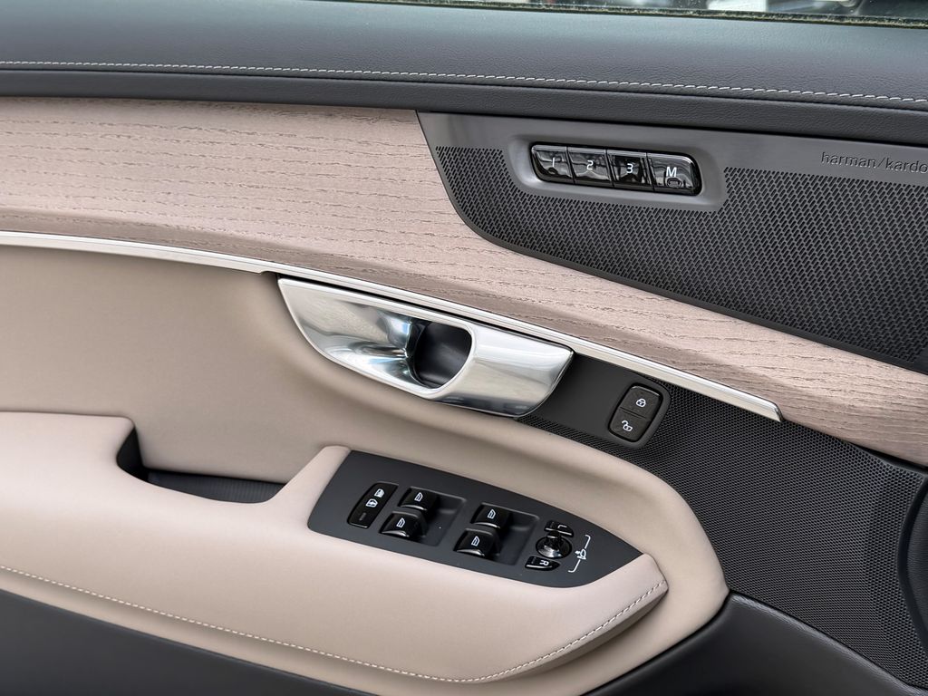 2026 Volvo XC90 Plus - Photo 32