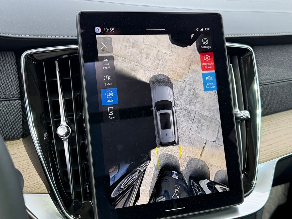2026 Volvo XC90 Plus - Photo 23