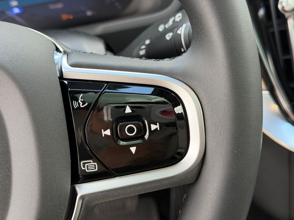 2026 Volvo XC90 Plus - Photo 17