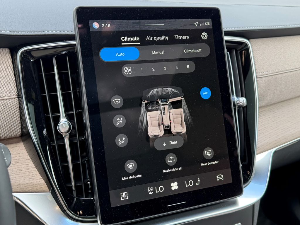 2026 Volvo XC90 Plus - Photo 25