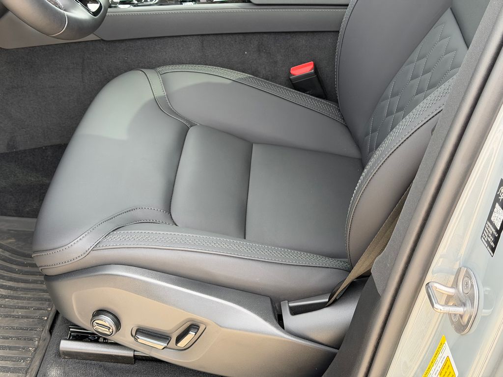 2026 Volvo XC90 Plus - Photo 16