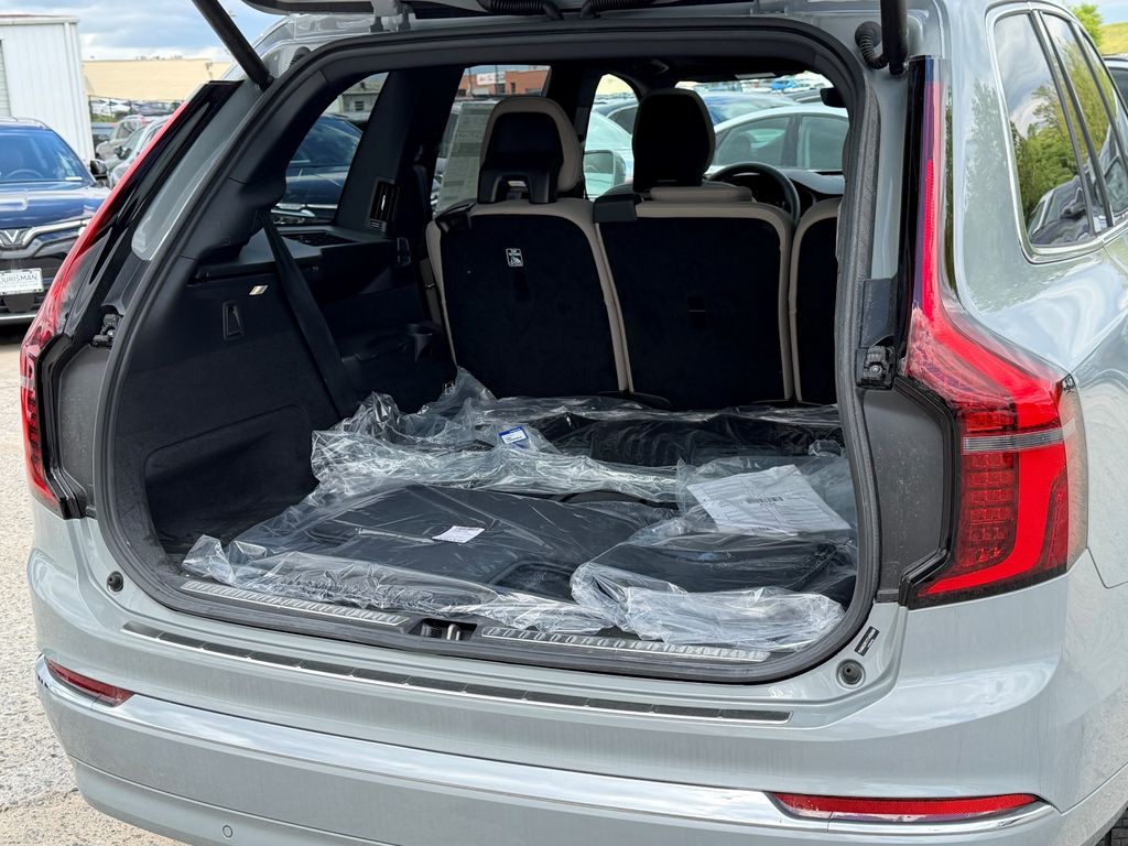2026 Volvo XC90 Plus - Photo 12