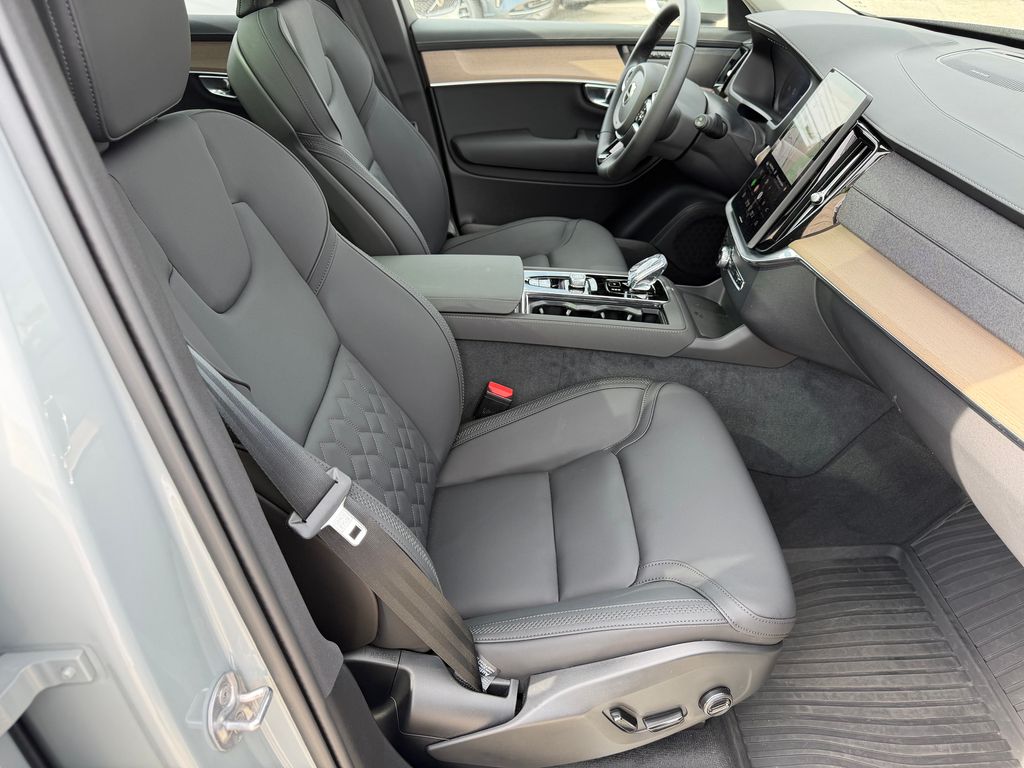 2026 Volvo XC90 Plus - Photo 9
