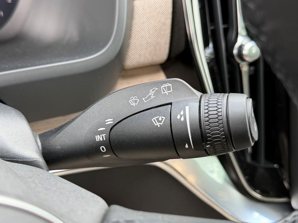 2026 Volvo XC90 Plus - Photo 29