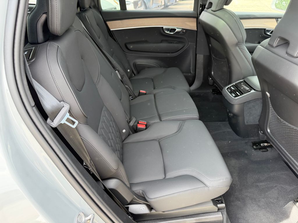 2026 Volvo XC90 Plus - Photo 11