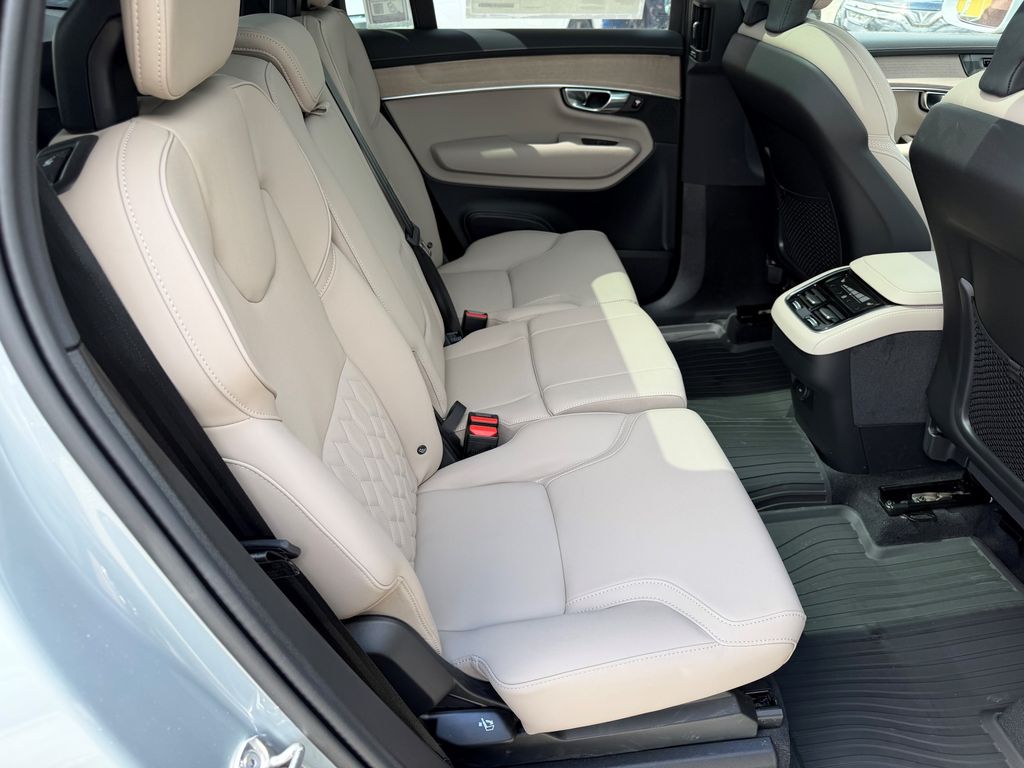 2026 Volvo XC90 Plus - Photo 10