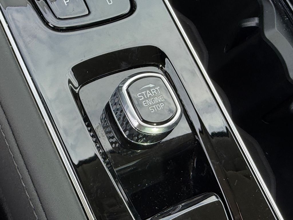 2026 Volvo XC90 Plus - Photo 28