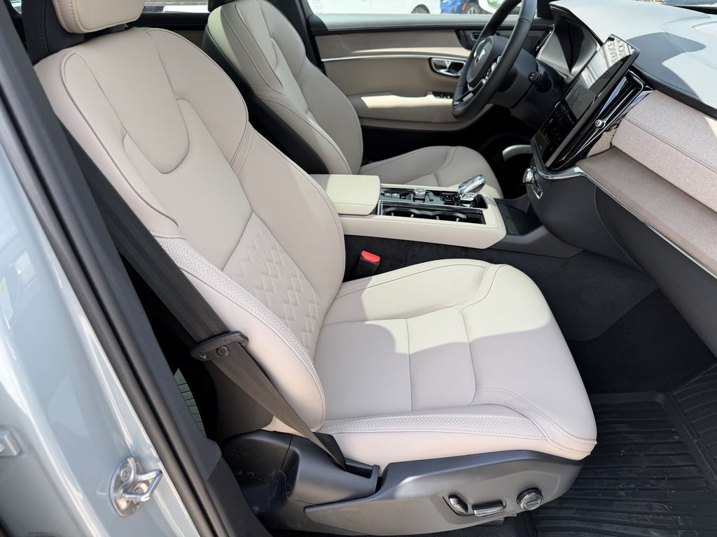 2026 Volvo XC90 Plus - Photo 8