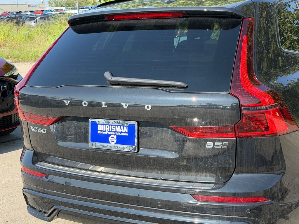 2026 Volvo XC60 Plus - Photo 5