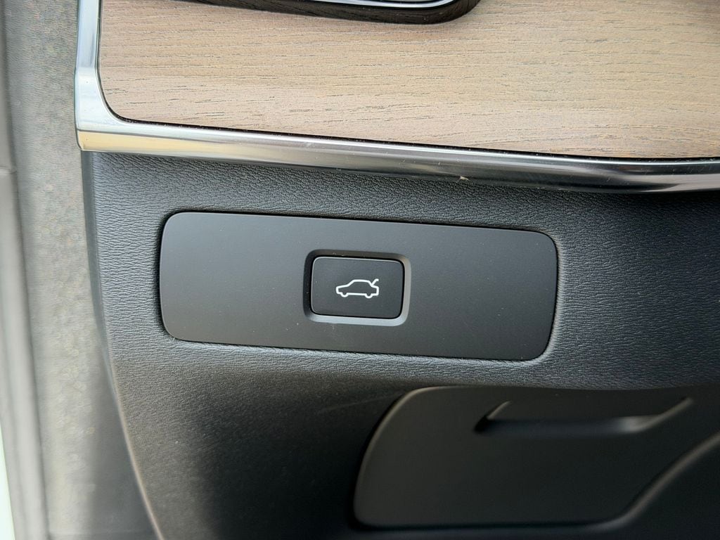 2026 Volvo XC90 Plus - Photo 31