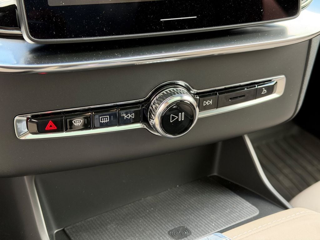 2026 Volvo XC90 Plus - Photo 26