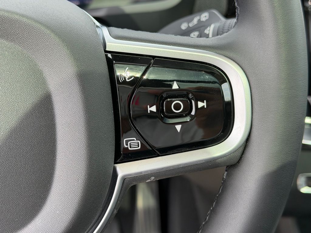 2026 Volvo XC90 Plus - Photo 18