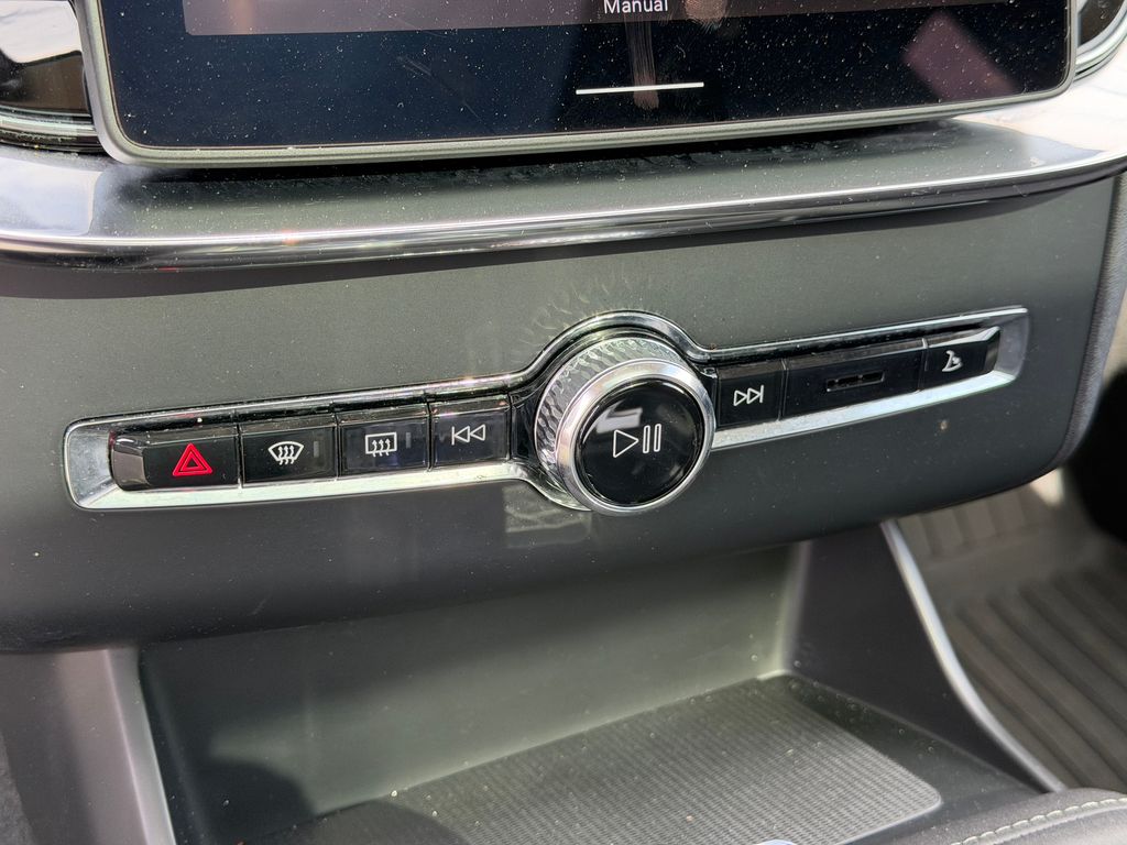 2026 Volvo XC90 Plus - Photo 26