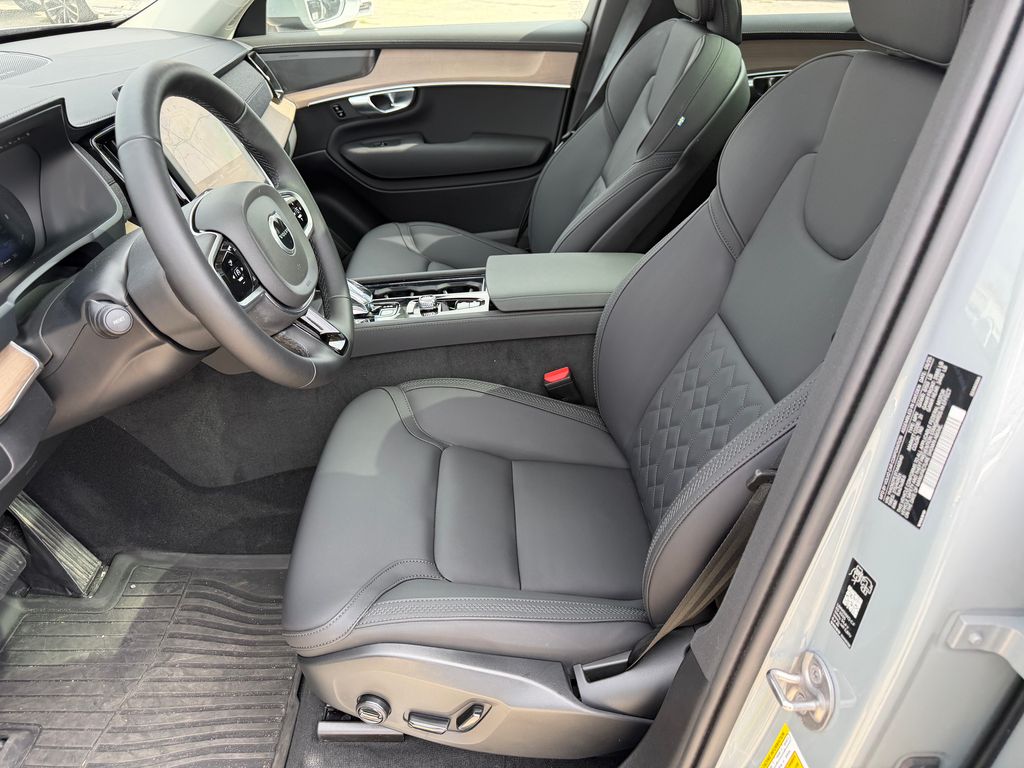 2026 Volvo XC90 Plus - Photo 17