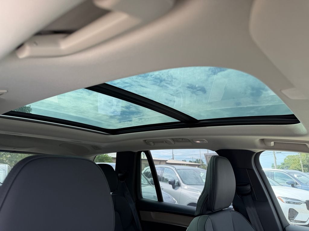 2026 Volvo XC90 Plus - Photo 10