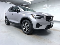 2026 Volvo XC40 B5 Core SUV