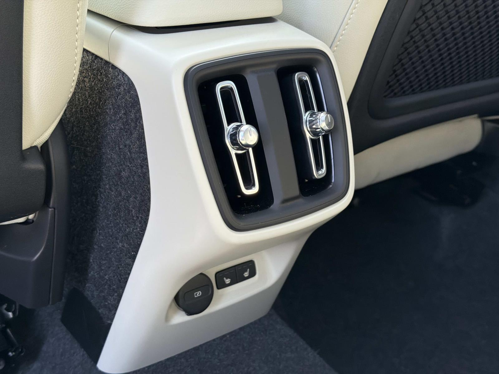 2026 Volvo XC40 Plus - Photo 22