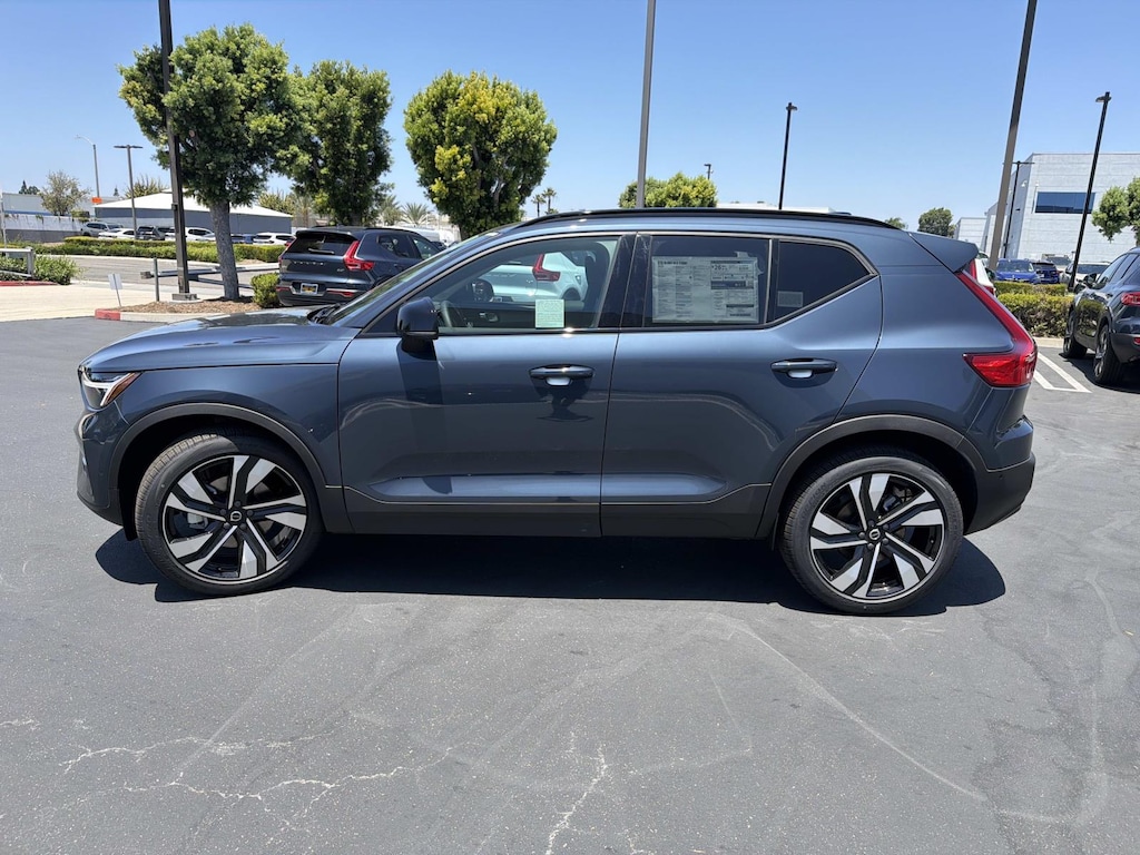 New 2026 Volvo XC40 B5 Ultra SUV