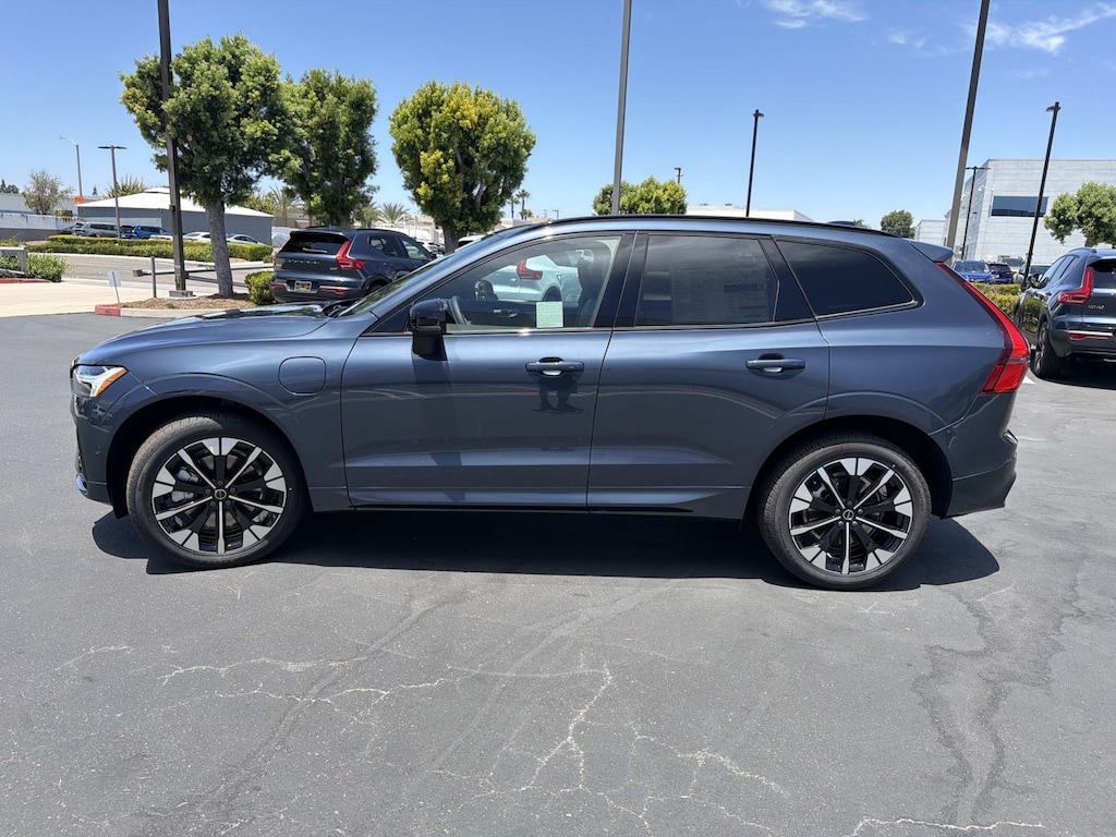 New 2026 Volvo XC60 plug-in hybrid T8 Plus SUV