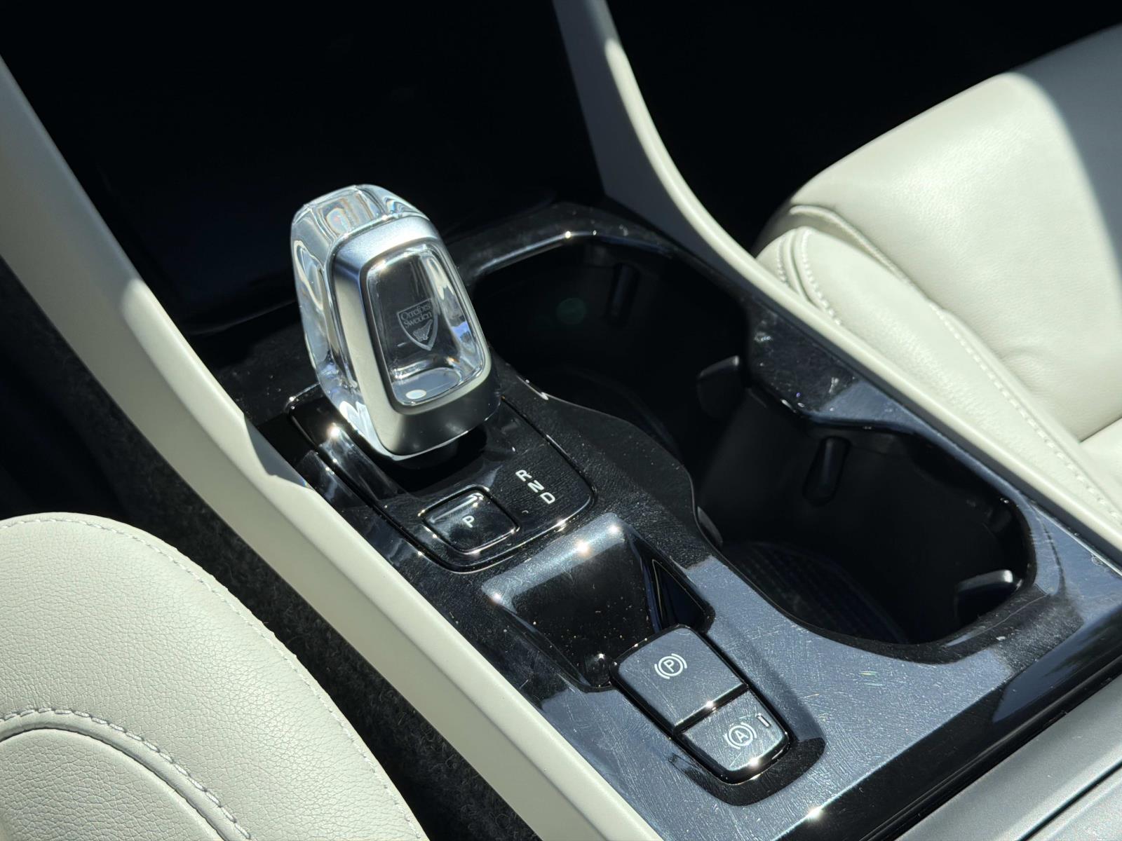 2026 Volvo XC40 Plus - Photo 14