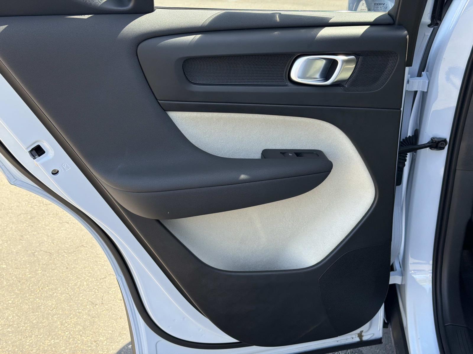 2026 Volvo XC40 Plus - Photo 20