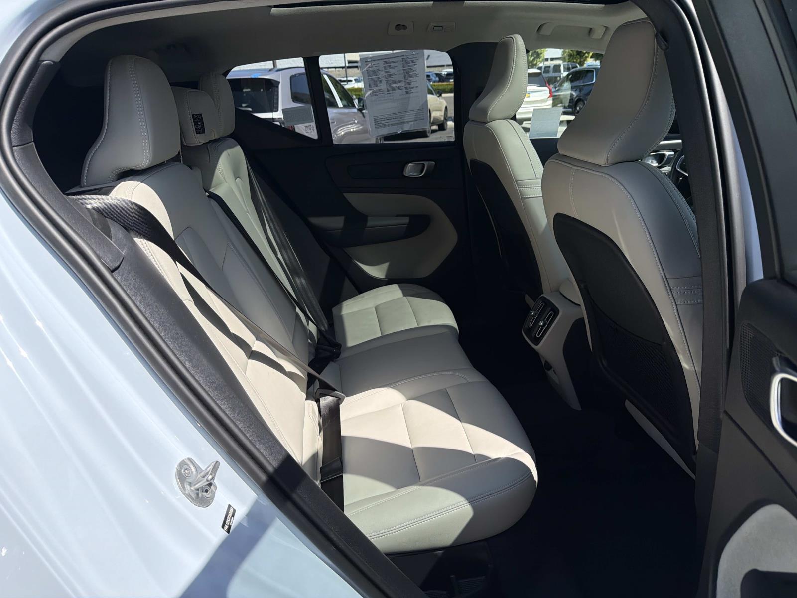 2026 Volvo XC40 Plus - Photo 24