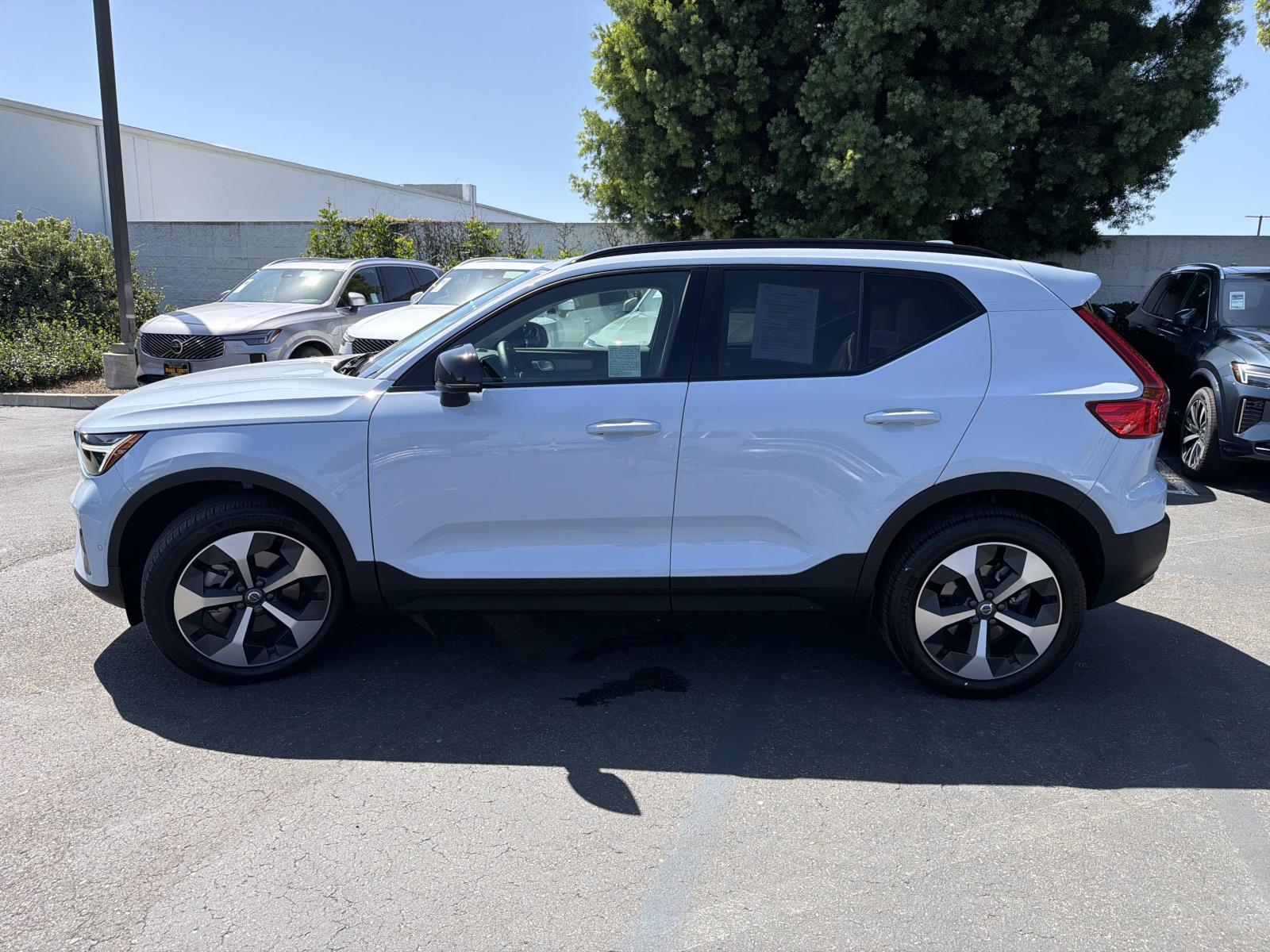 2026 Volvo XC40 Plus - Photo 8