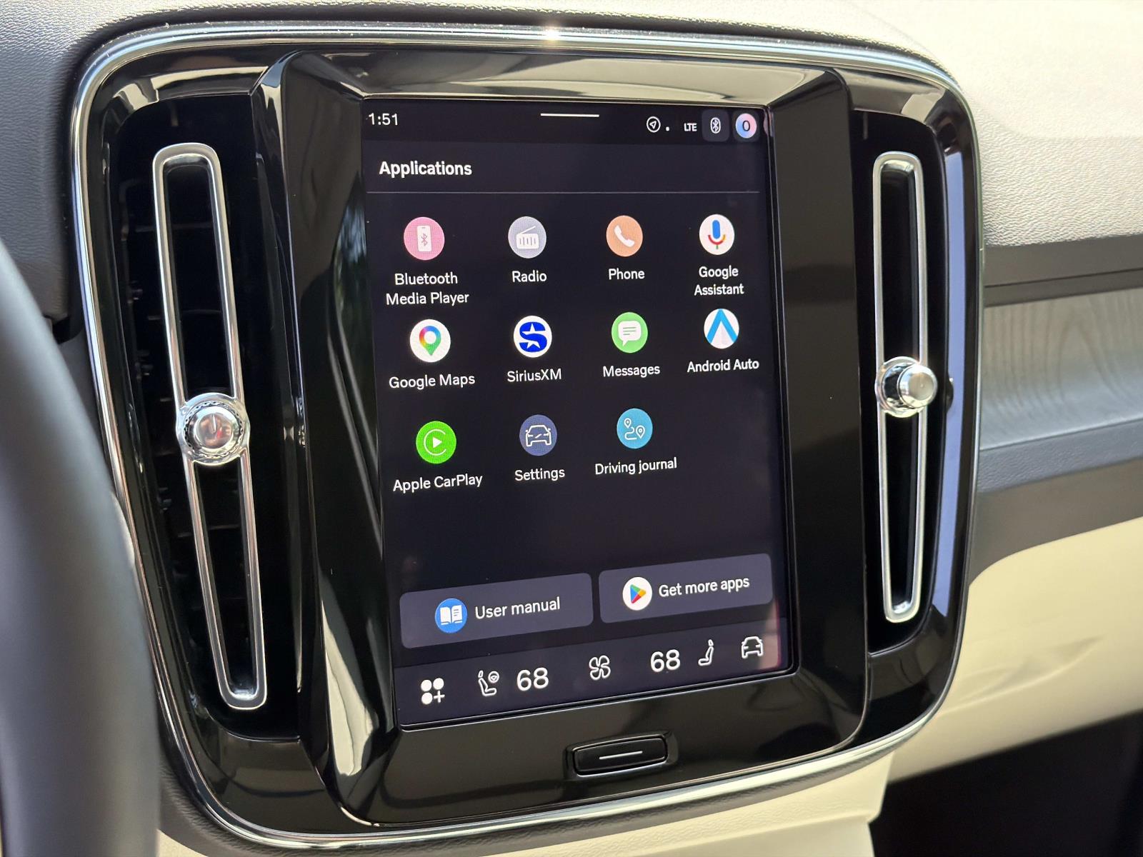 2026 Volvo XC40 Plus - Photo 11