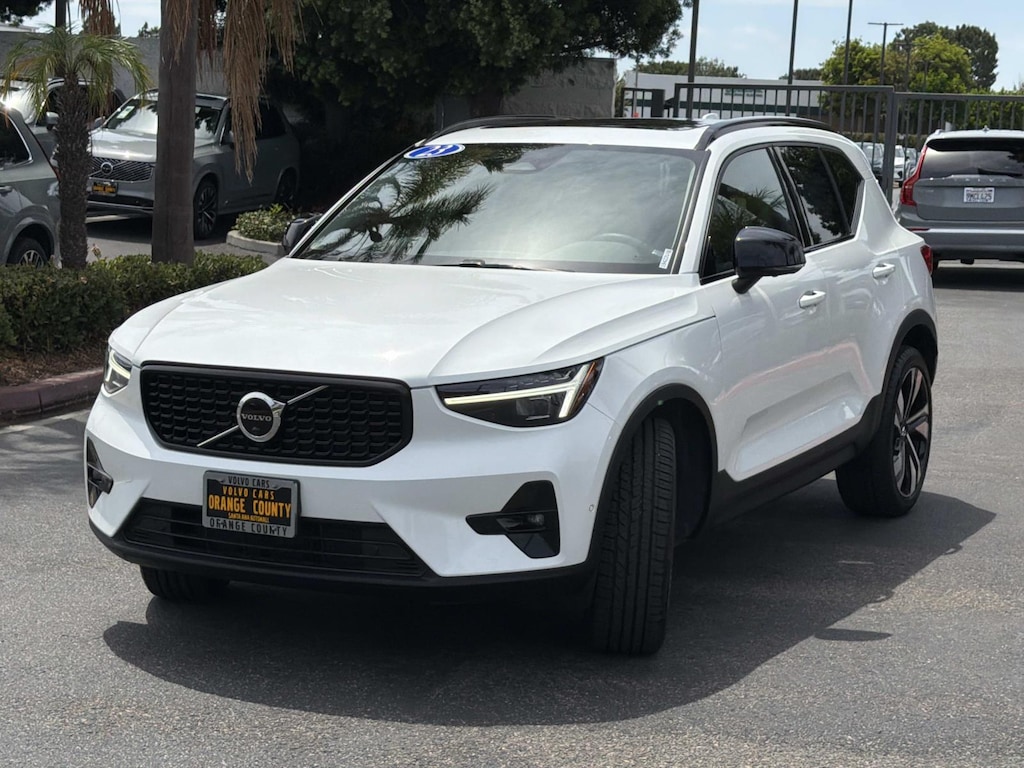 Certified 2023 Volvo XC40 B5 AWD Ultimate Dark Theme Sport Utility