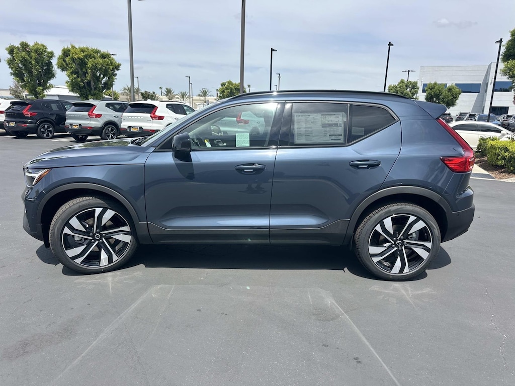 New 2026 Volvo XC40 B5 Ultra SUV