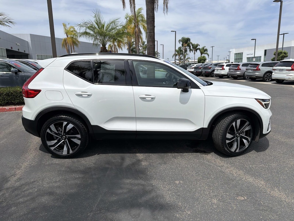 Certified 2023 Volvo XC40 B5 AWD Ultimate Dark Theme Sport Utility