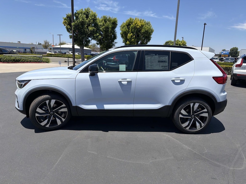 New 2026 Volvo XC40 B5 Plus SUV