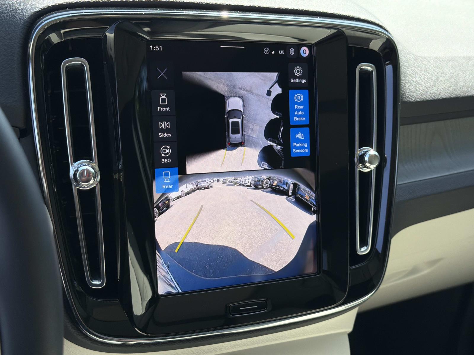 2026 Volvo XC40 Plus - Photo 13