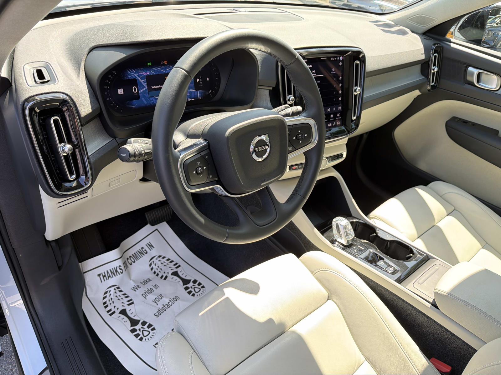 2026 Volvo XC40 Plus - Photo 9