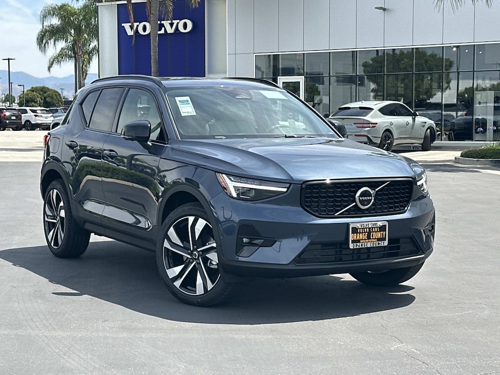 New 2026 Volvo XC40 B5 Ultra SUV