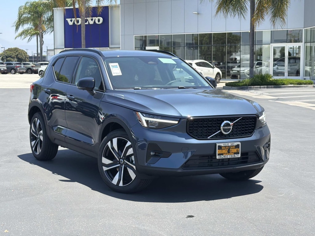 New 2026 Volvo XC40 B5 Ultra SUV