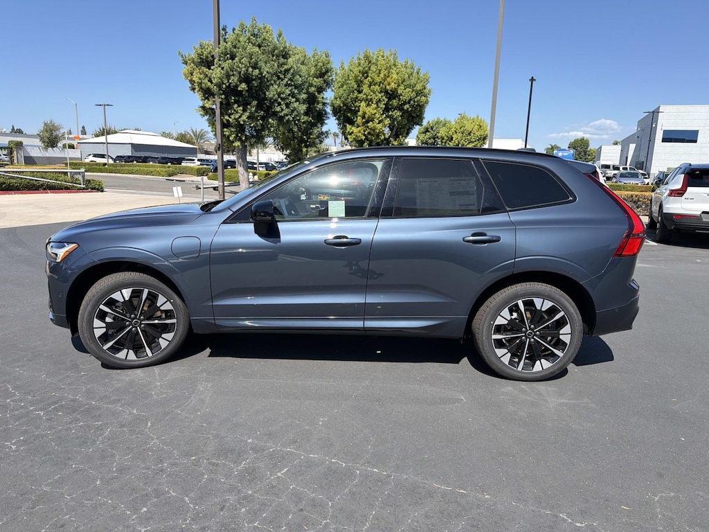 New 2026 Volvo XC60 plug-in hybrid T8 Plus SUV