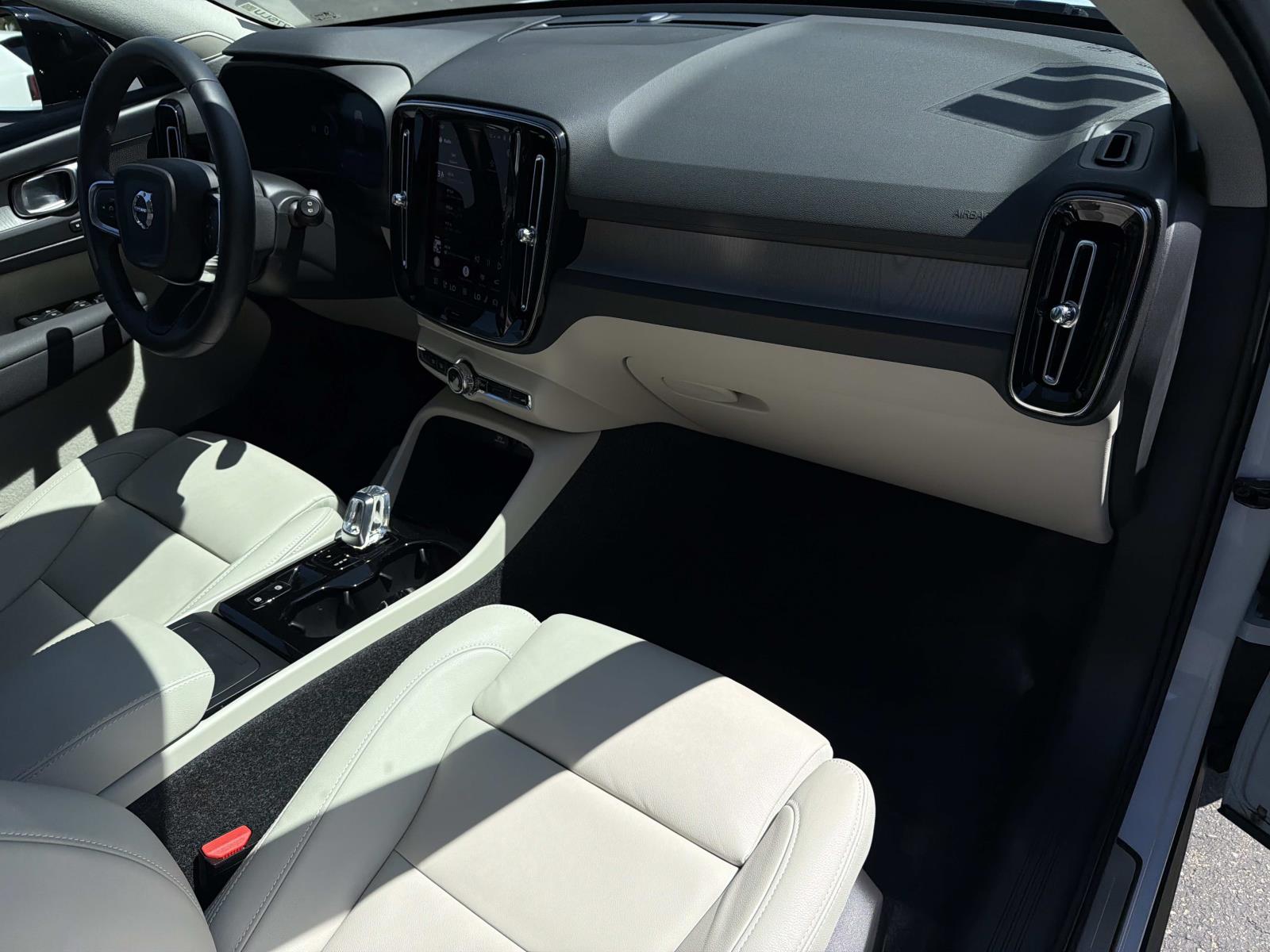 2026 Volvo XC40 Plus - Photo 26