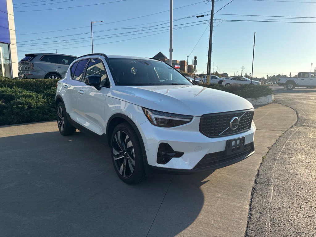 Used 2026 Volvo XC40 B5 Plus SUV