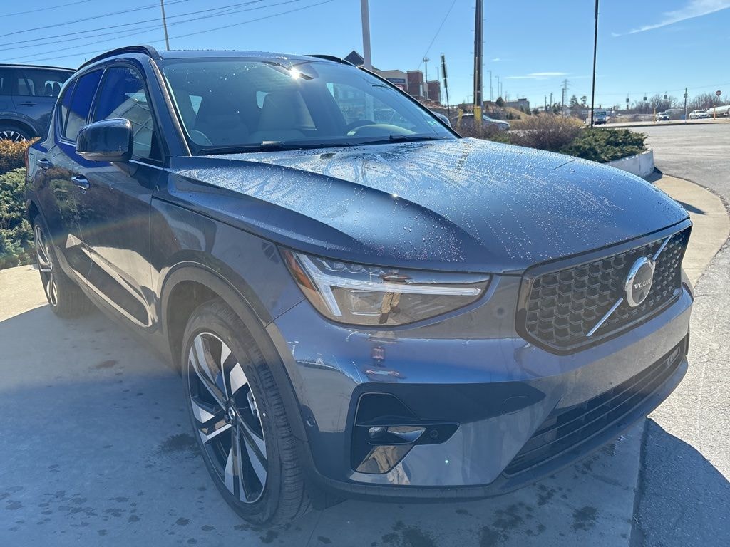 New 2026 Volvo XC40 B5 Ultra SUV