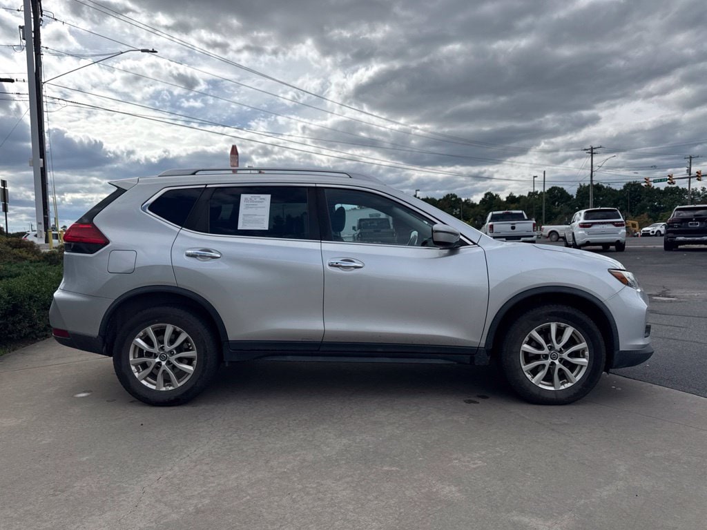 Used 2017 Nissan Rogue SV SUV