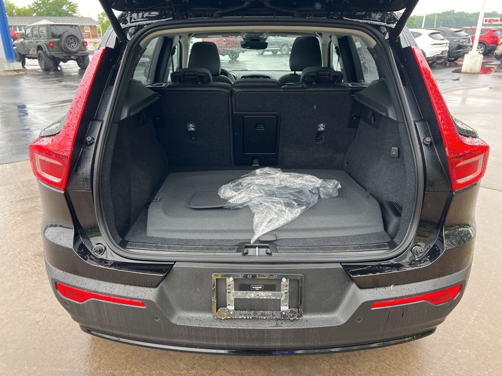 2023 Volvo XC40 Plus - Photo 30