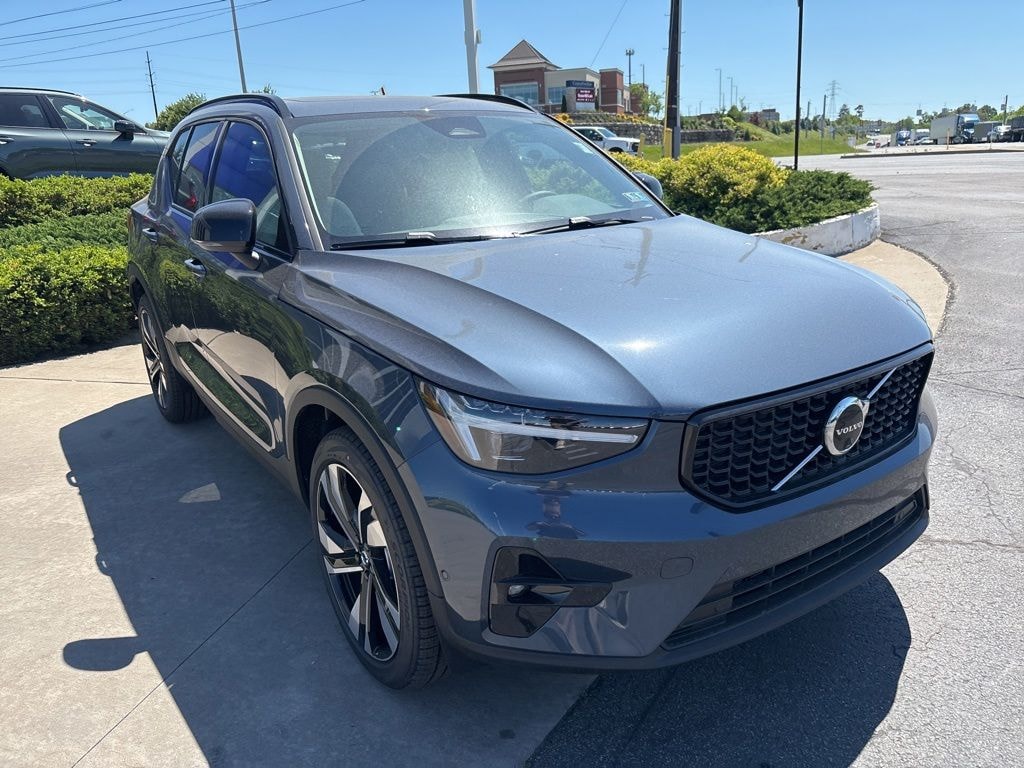 New 2026 Volvo XC40 B5 Ultra SUV