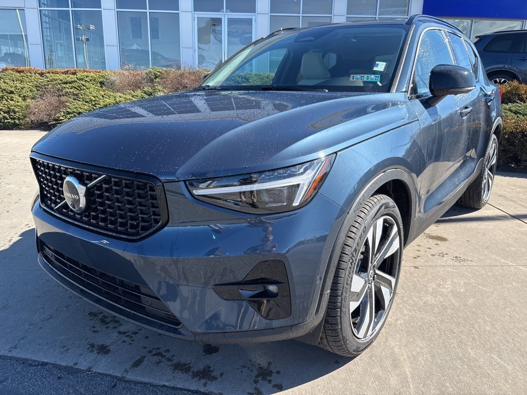 New 2026 Volvo XC40 B5 Ultra SUV
